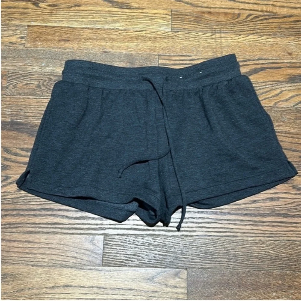 Super Soft NWOT Women's Charcoal Fleece Lined Shorts - Picture 3 of 3
